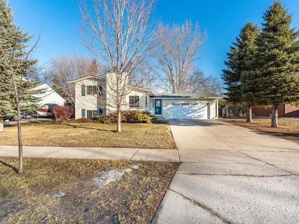 2001 26 1/2 Ct S, Fargo, ND 58103