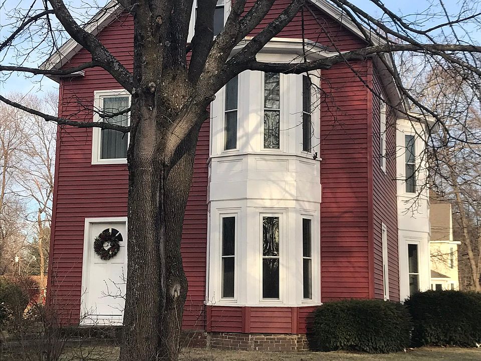 1st image of 26 Pleasant St #1