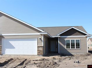 313 Skylark Dr, Mankato, MN 56001