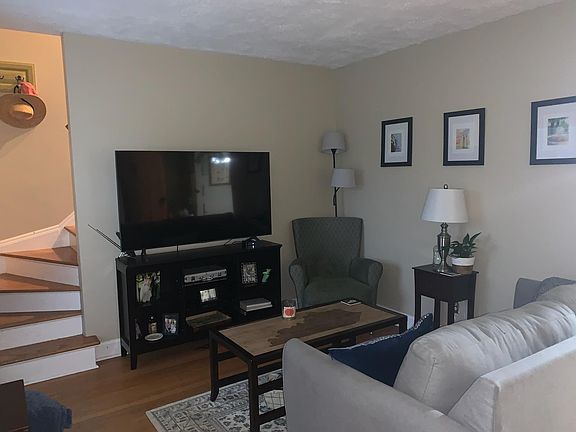3rd image of 1601 Deerwood Ave