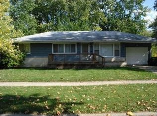 709 N Edgelawn Dr, Aurora, IL 60506