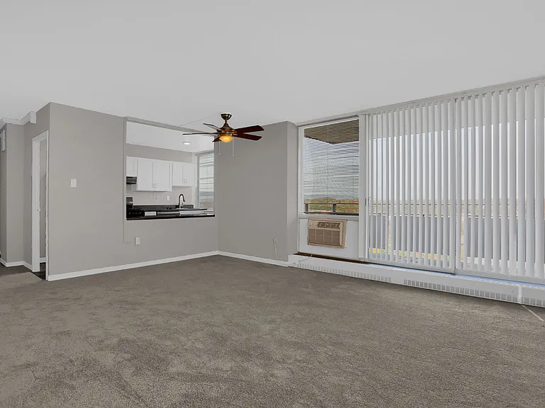 Towne House Apartments — Photo 16