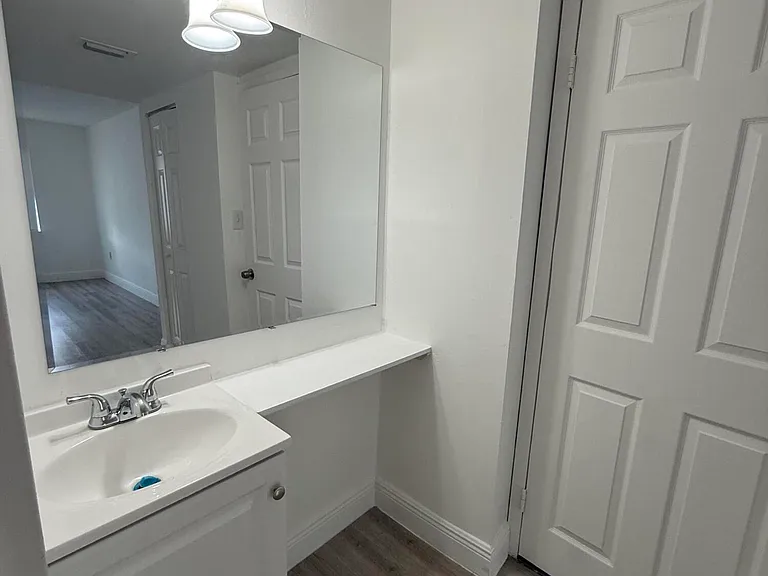 4324 NW 9th Ave #5-3C — Photo 5