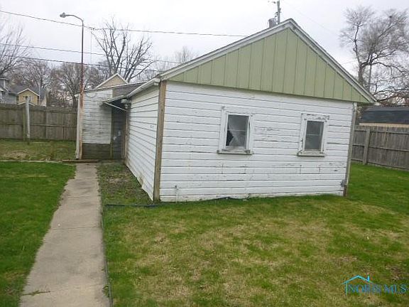 3rd image of 824 Bricker Ave