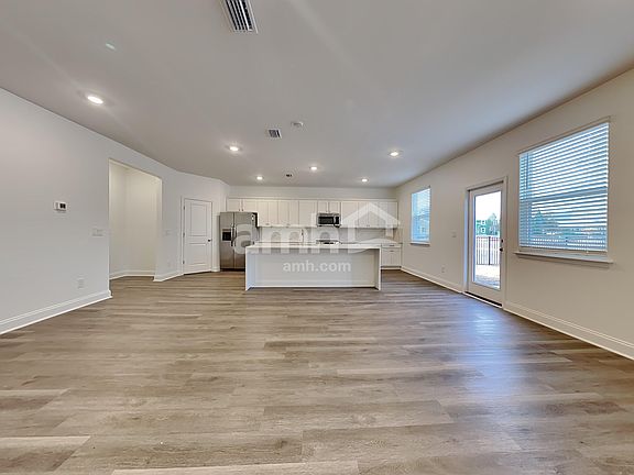 5th image of 114 Trevino Dr