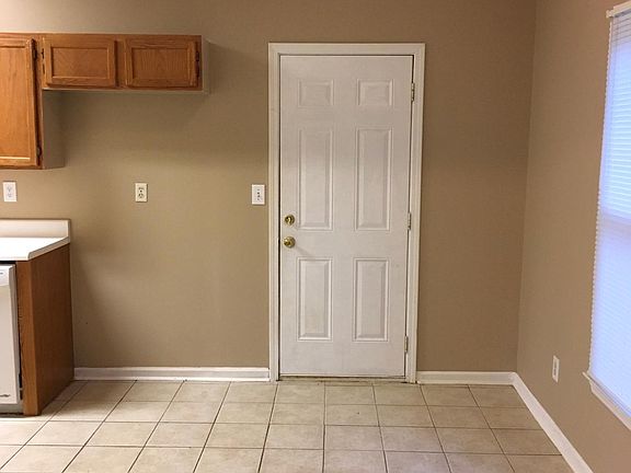 5th image of 305 Arapaho Dr SE #305