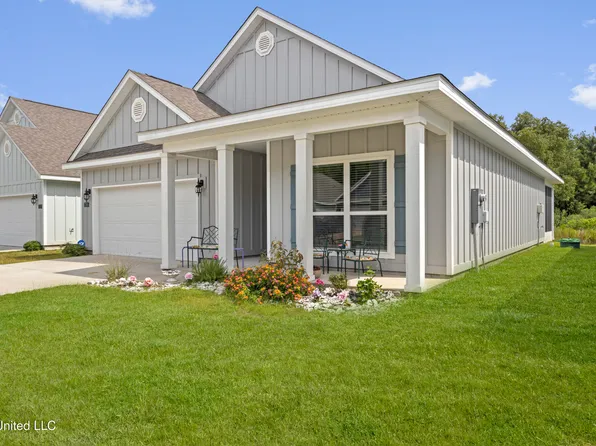 7781 Coral Ln, Ocean Springs, MS 39564