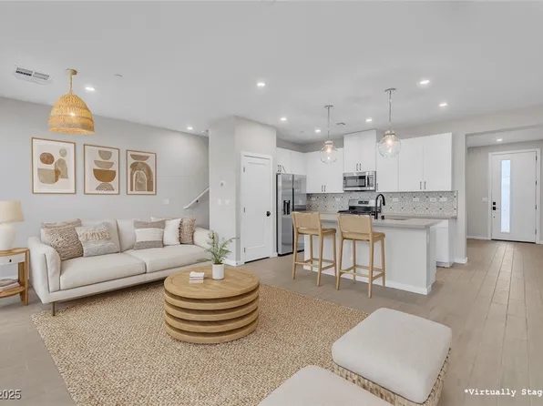 9276 Desert Pearl Ave, Spring Valley, NV 89148