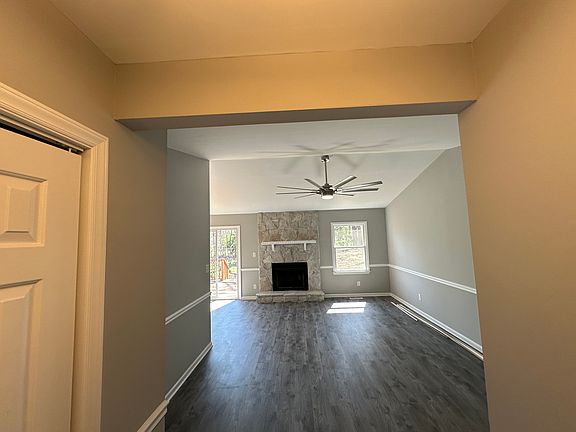 5th image of 301 Gaither Rd