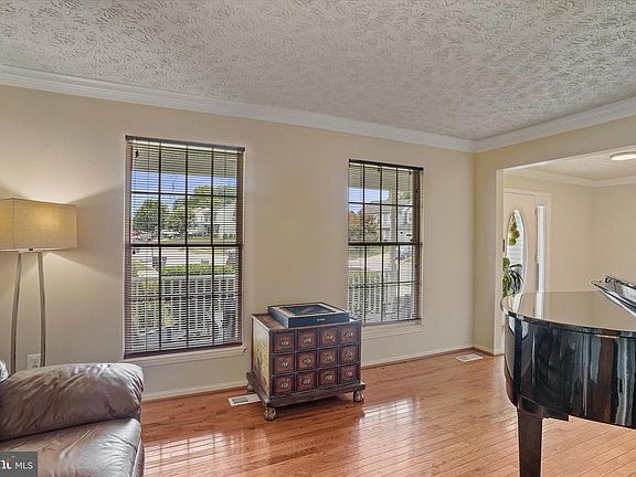 5th image of 1400 Hardley Ct