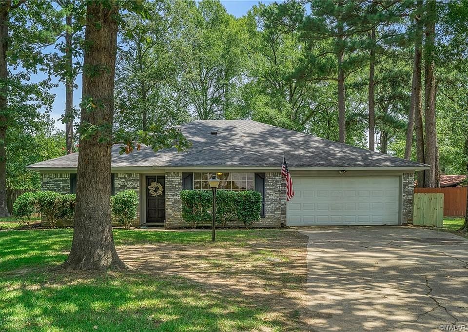 1st image of 102 Deerwood Ln