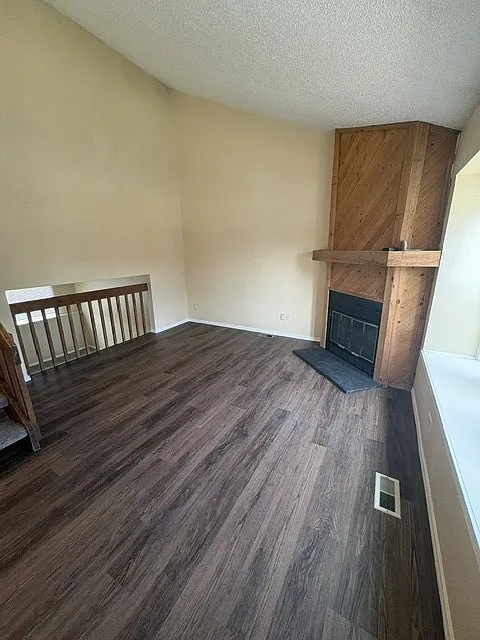 3 bed, 1.5 bath, 700 sqft, $1,850 — Photo 2