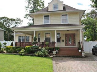 61 Porterfield Pl, Freeport, NY 11520