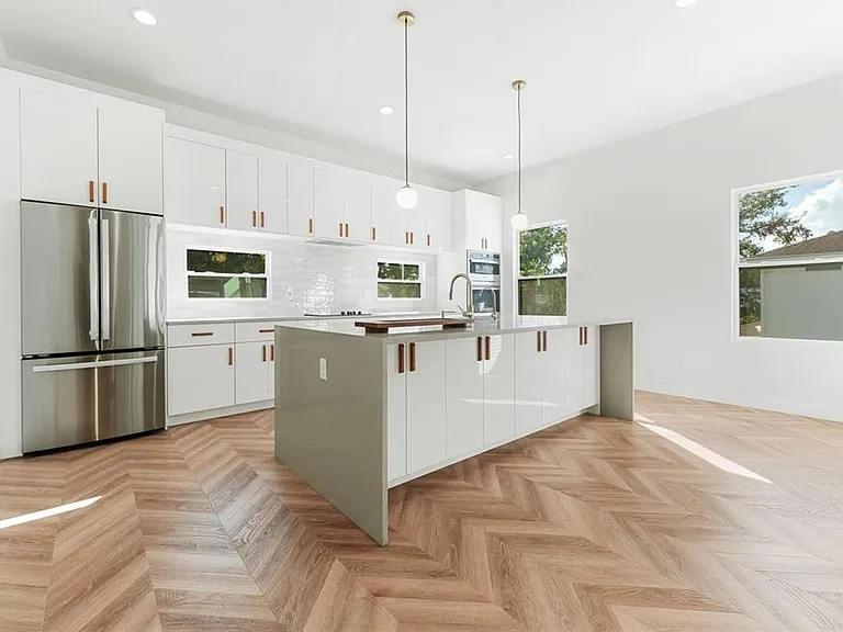 102 W Adalee St #4 — Photo 4
