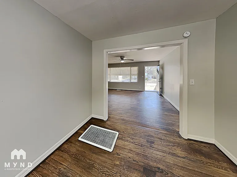 924 Parkway Dr — Photo 10