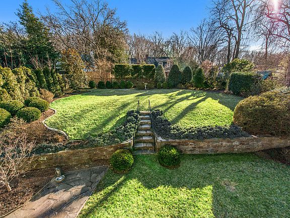 Complete privacy on large lot