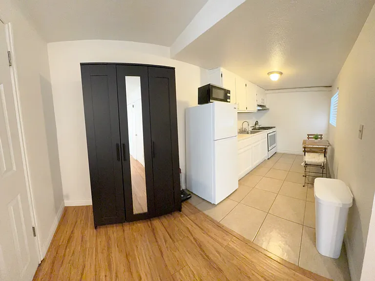 16404 S Menlo Ave #C — Photo 3