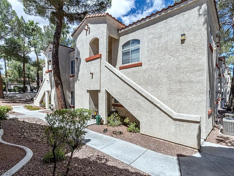 517 Indian Princess Dr #201 — Photo 22