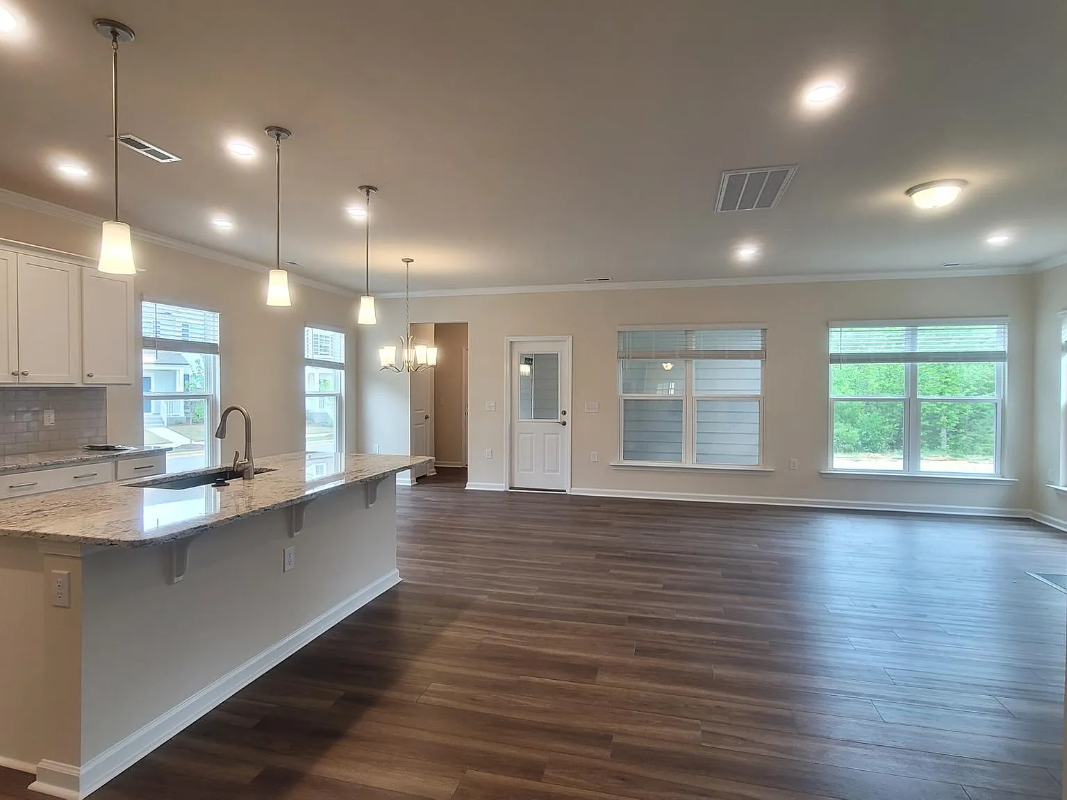 4 bed, 2486 sqft, $2,750 — Photo 3