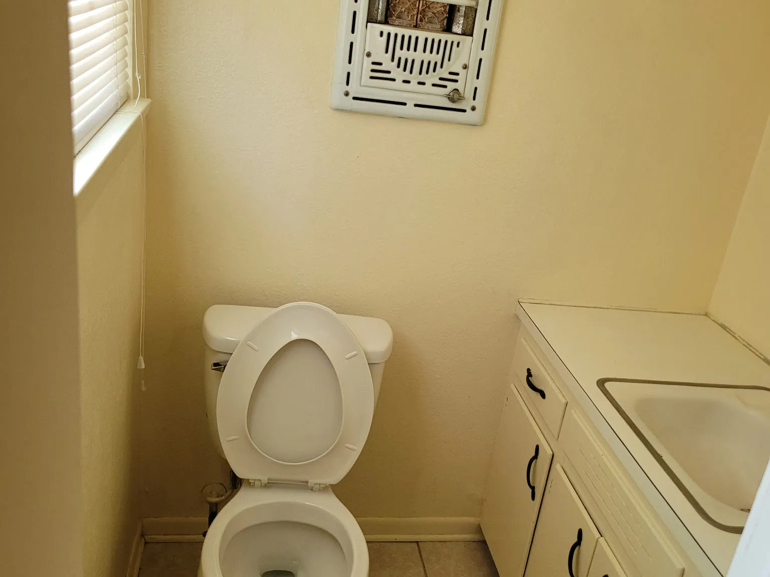 4 bed, 1.5 bath, $1,200 — Photo 1