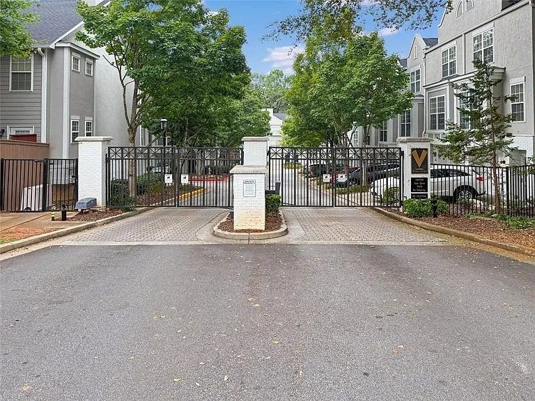 1146 Village Ct SE — Photo 38