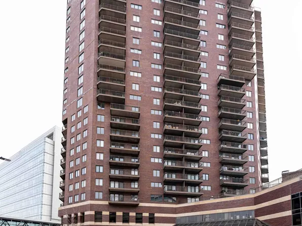 300 Walnut St #1405, Des Moines, IA 50309