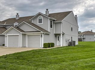 5747 NW Plantation Ln, Lees Summit, MO 64064