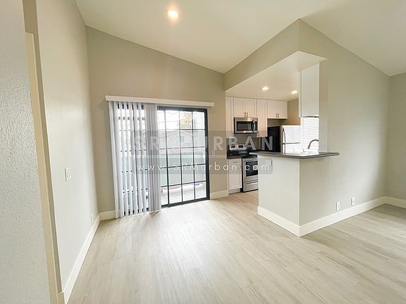 3rd image of 4660 Mississippi St #7
