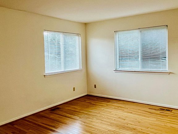 1st Floor Master Bedroom