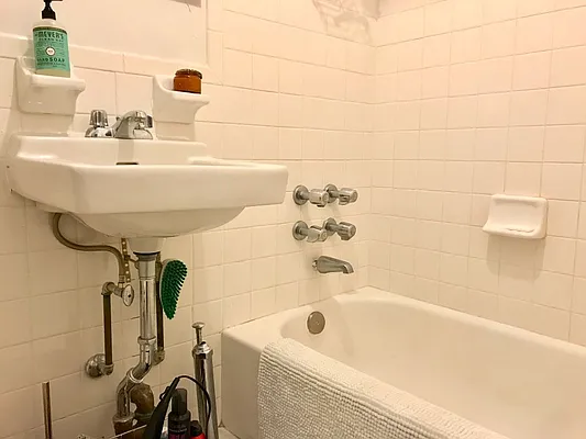 Rented by Sovereign Associates | media 17