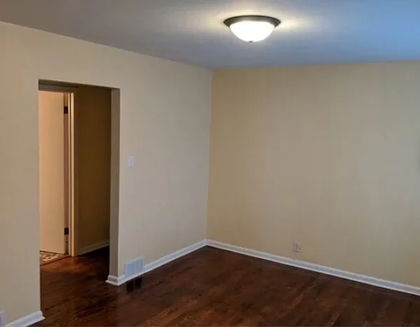 2139 W Silver Spring Dr — Photo 9