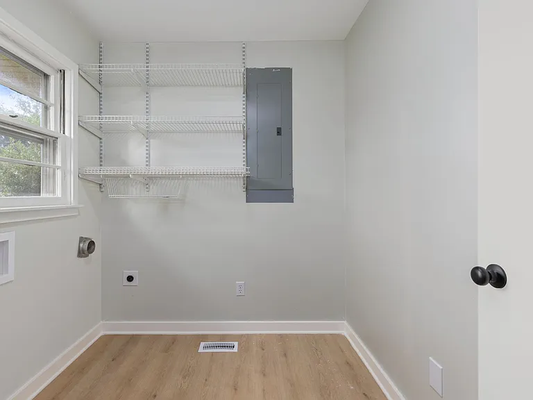 417 Edison Ave — Photo 2