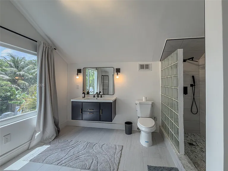 1813 SW 10th St — Photo 29