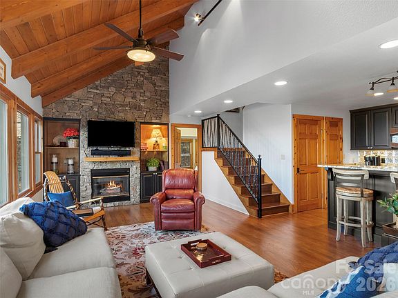 3rd image of 71 Ivy Ridge Rd