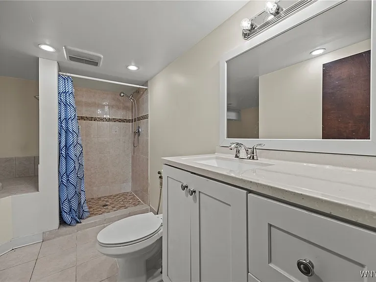 80 Capen Blvd — Photo 17