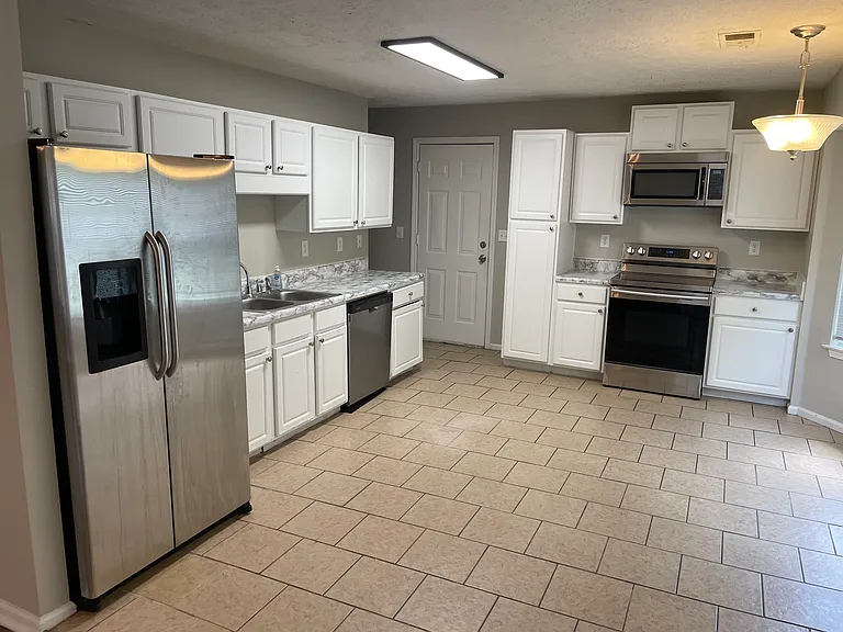 1241 Ling Way — Photo 4