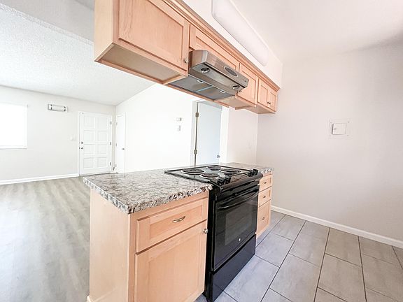 5th image of 704 N Paulina Ave #4