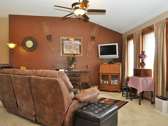 3rd image of 2807 Rushwood Dr