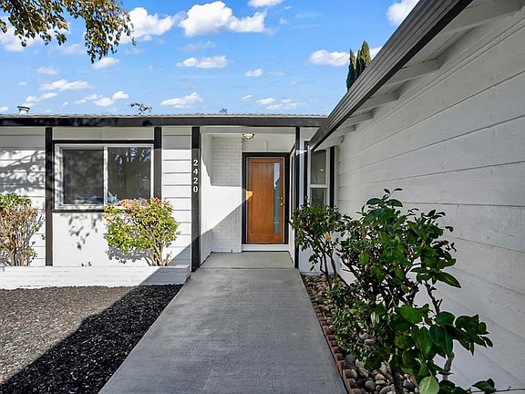 3rd image of 2420 Oceanic Dr