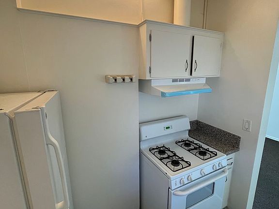 5th image of 208 Oceano Ave #2