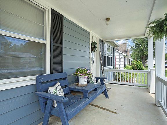 2nd image of 809 Miller St