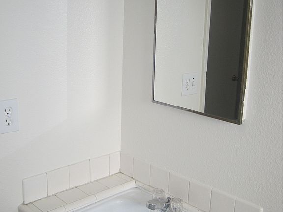5th image of 554 S Sierra Vista Ave APT 202