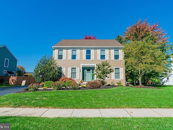 2nd image of 28 Saratoga Ln