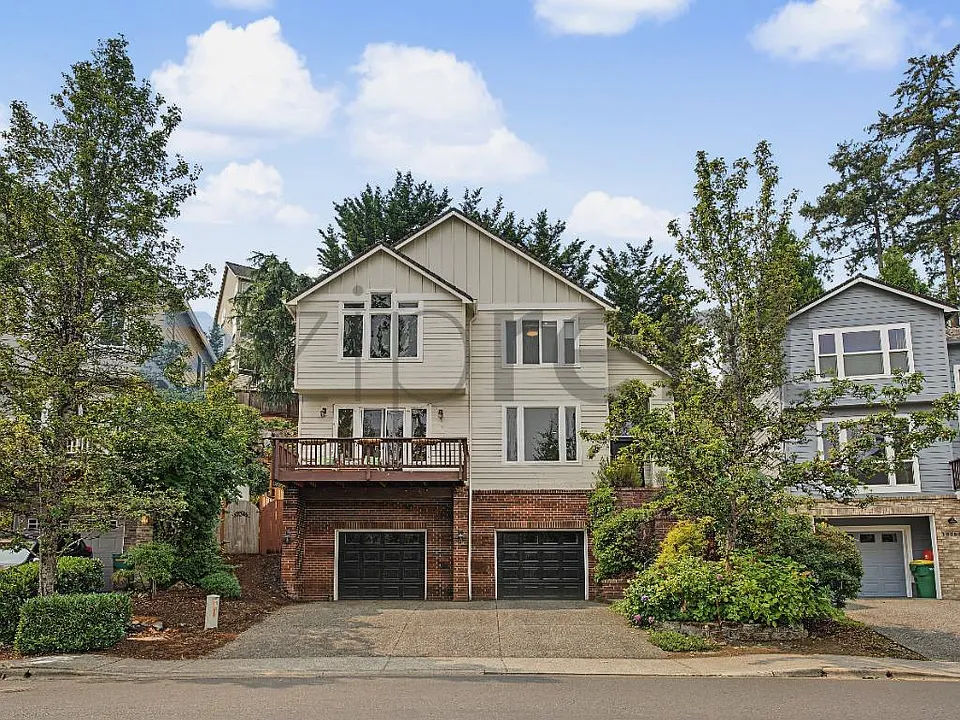 18052 SW Loxley Dr
