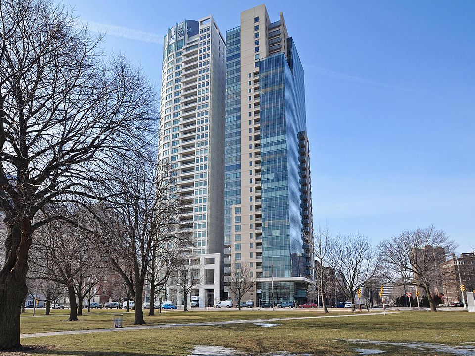 1st image of 923 E Kilbourn Ave Unit 1001