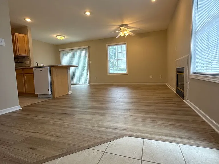 2616 E Oaklawn Ct — Photo 4
