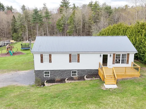 33 Rivers Edge Dr, Morrisonville, NY 12962
