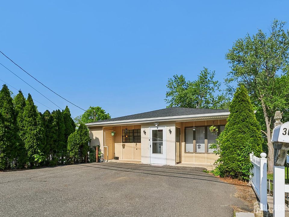 1st image of 36 Henry St
