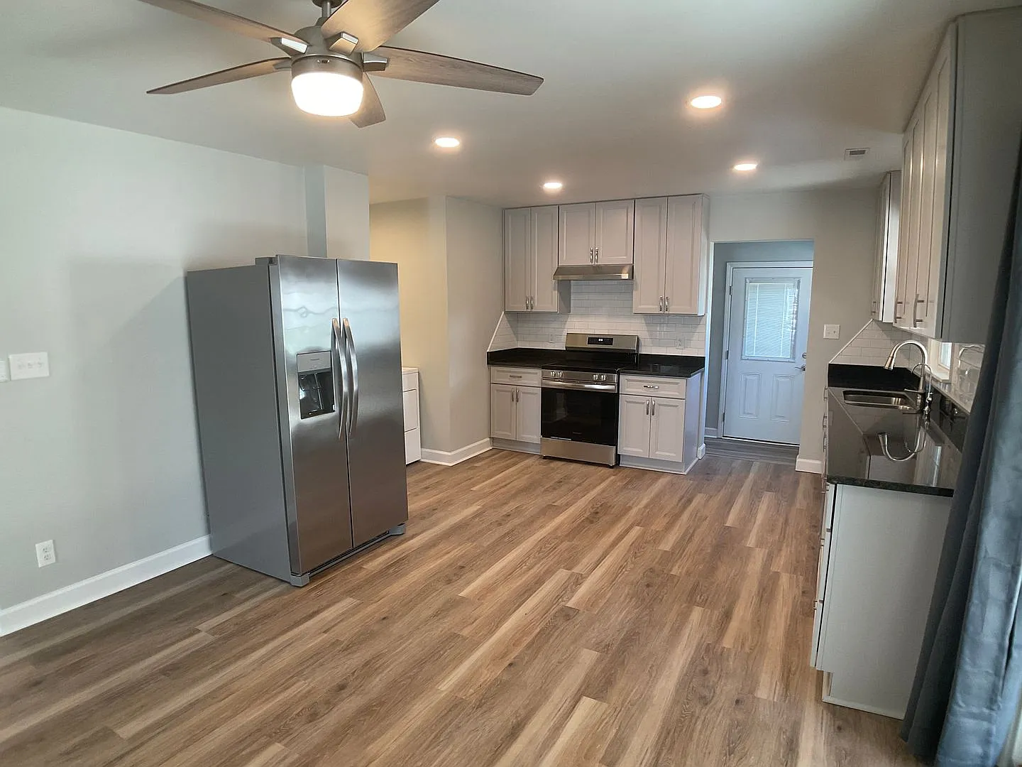 Modern Comfort and Convenience in the Heart of Durham — Photo 2