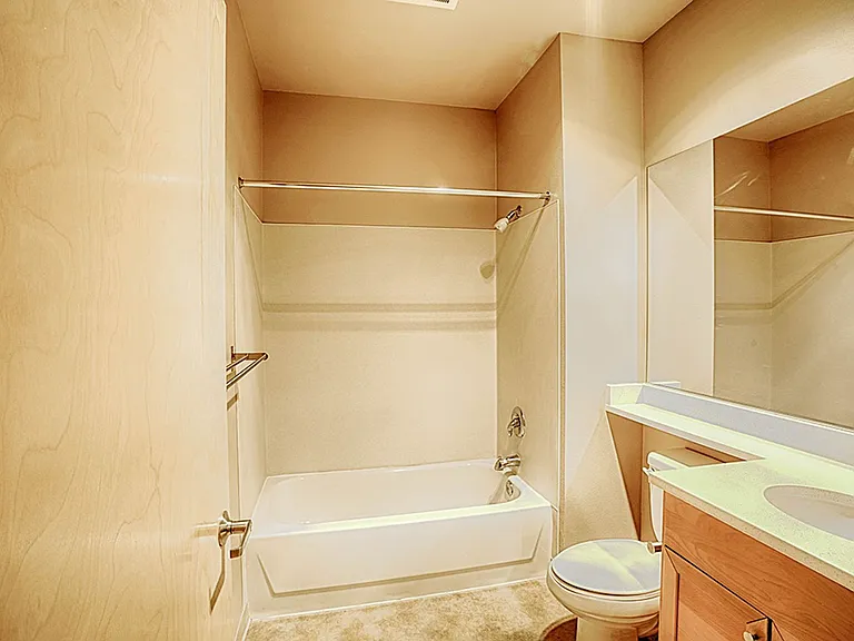 Saxe Apartments — Photo 16